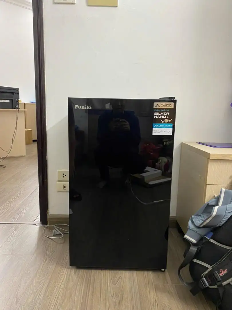 Tủ lạnh mini cánh kính HR S690GB 90 lít